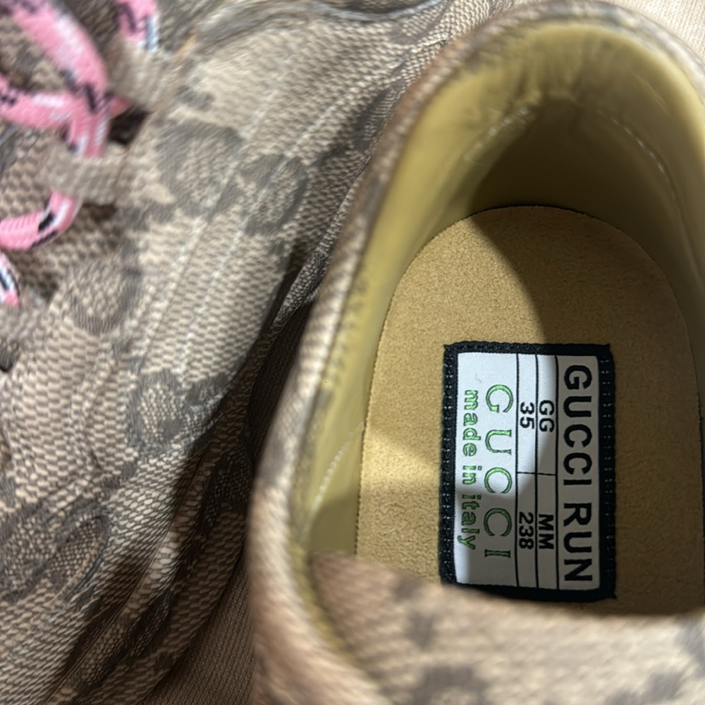 🆕🆕🆕New Gucci Tan Monogram Sneakers with Pink Accents - Picture 6 of 8